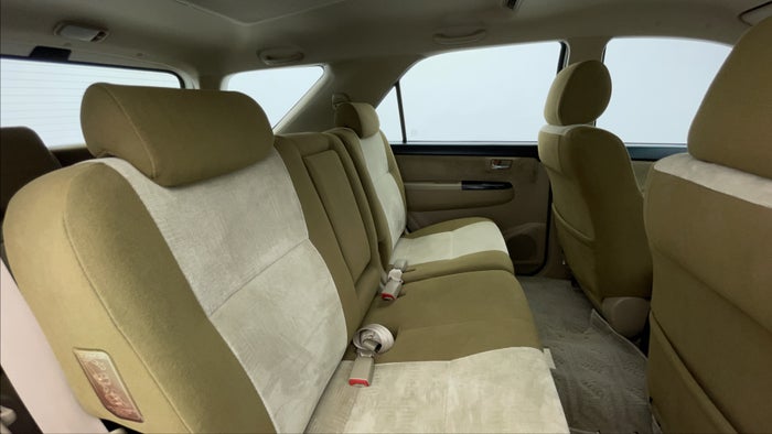 TOYOTA FORTUNER-Right Side Door Cabin View