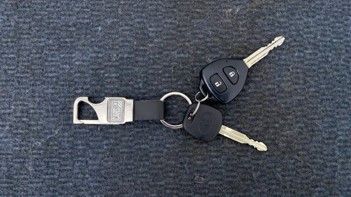TOYOTA FORTUNER-Key Close-up