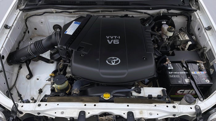 TOYOTA FORTUNER-Engine Bonet View