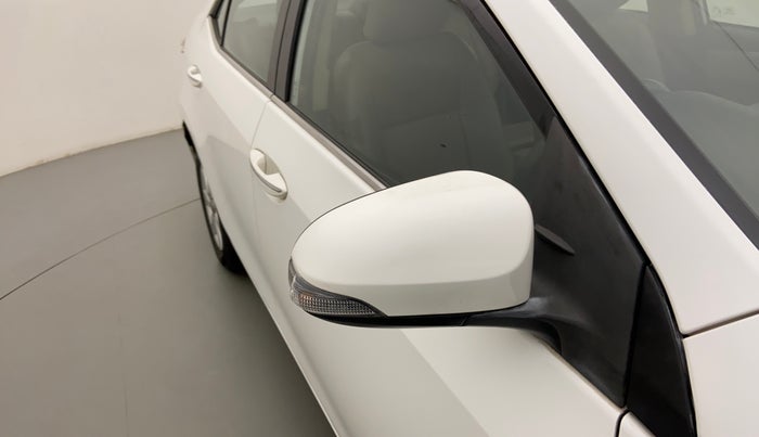 2014 Toyota Corolla Altis G PETROL, Petrol, Manual, 68,791 km, Right rear-view mirror - Mirror motor not working