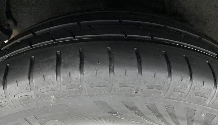 2021 Hyundai AURA S 1.2, Petrol, Manual, 29,689 km, Right Rear Tyre Tread