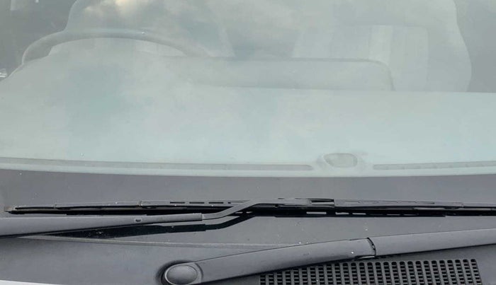 2021 Hyundai GRAND I10 NIOS SPORTZ 1.2 KAPPA VTVT CNG, CNG, Manual, 77,521 km, Front windshield - Minor spot on windshield