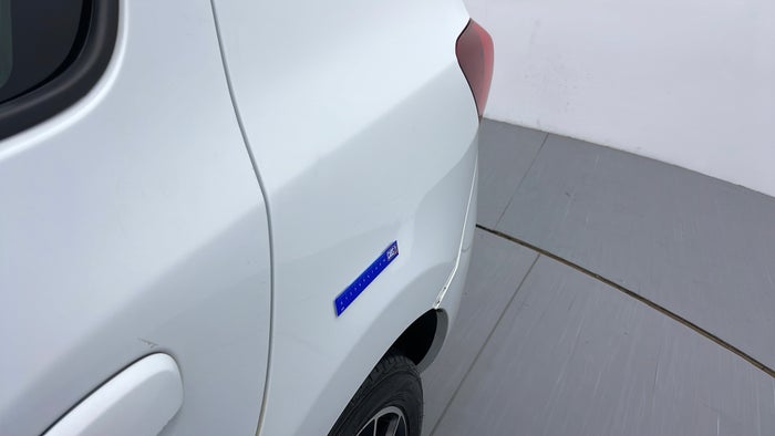 RENAULT SYMBOL-Quarter Panel LHS Dent