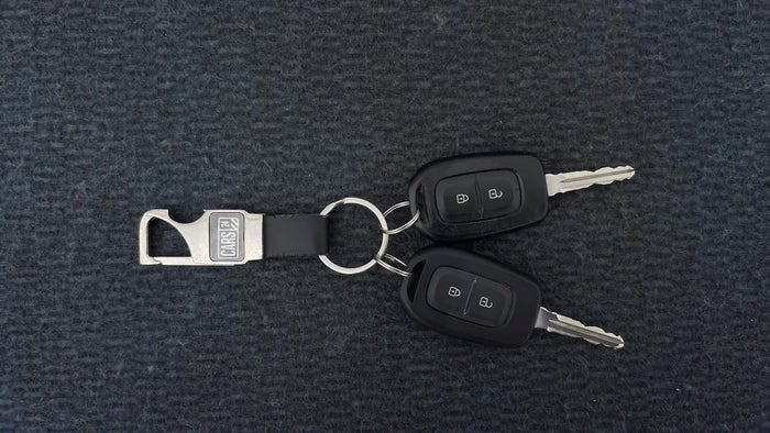 RENAULT SYMBOL-Key Close-up