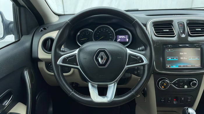 RENAULT SYMBOL-Steering Wheel Close-up