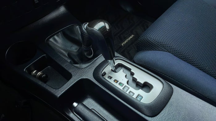 TOYOTA FORTUNER-Gear Lever