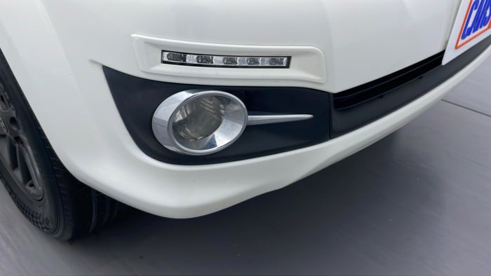 TOYOTA FORTUNER-Fog Light RHS Fading