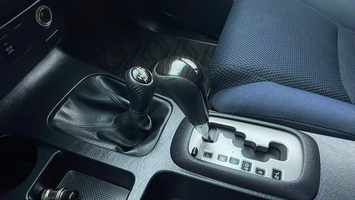TOYOTA FORTUNER-Gear lever Knob Scratch