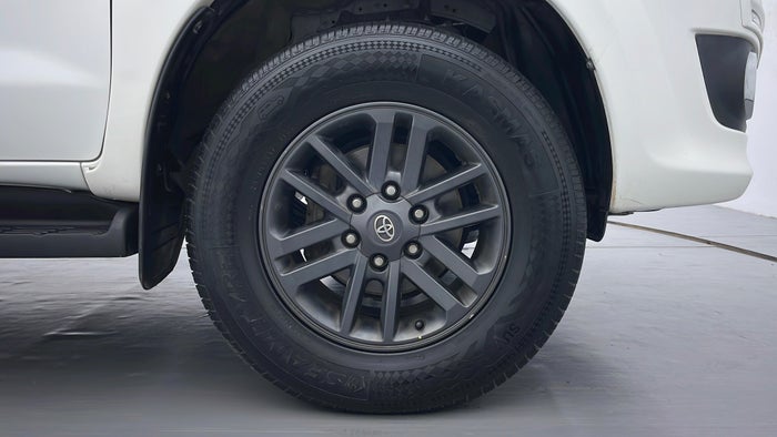 TOYOTA FORTUNER-Right Front Tyre