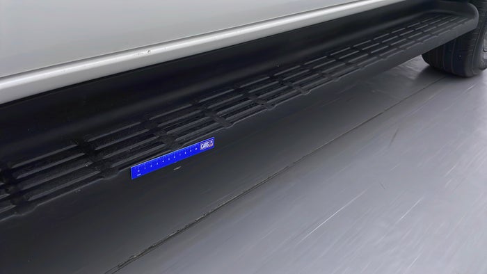 TOYOTA FORTUNER-Running Board LHS Scratch