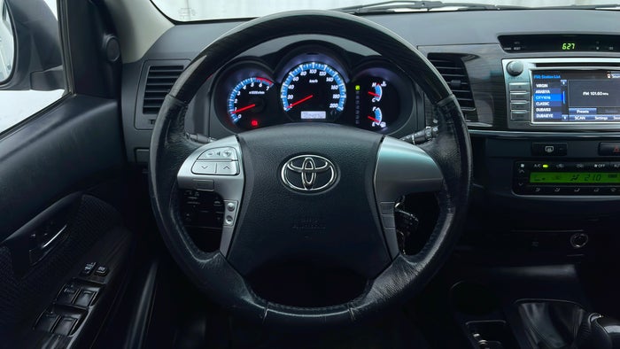 TOYOTA FORTUNER-Steering Wheel Close-up