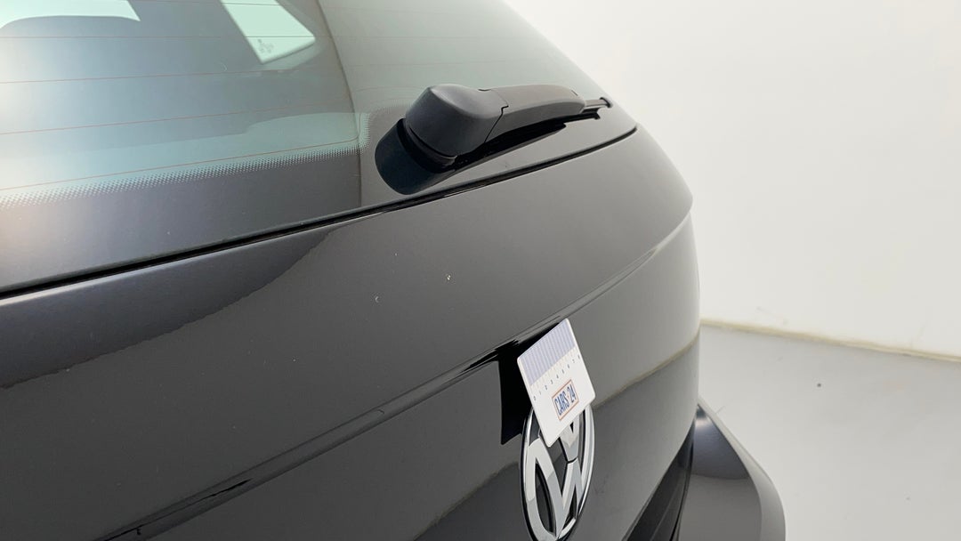 Boot / Tailgate Tailgate Dent