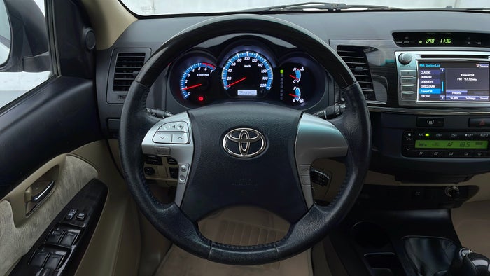 TOYOTA FORTUNER-Steering Wheel Close-up