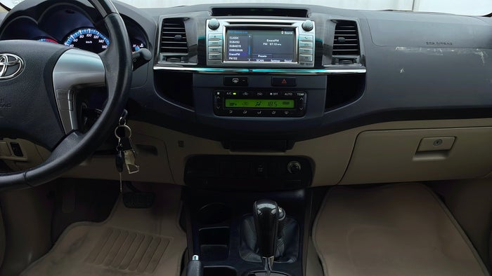 TOYOTA FORTUNER-Center Console