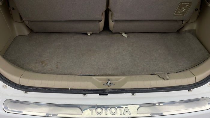 TOYOTA FORTUNER-Dicky /Boot Door Carpet Torn