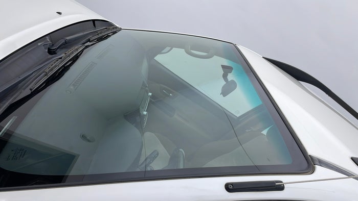TOYOTA FORTUNER-Windshield Front Scratch
