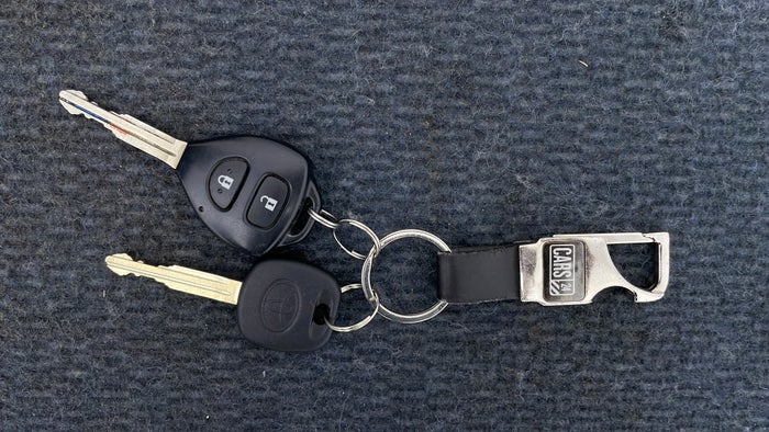TOYOTA FORTUNER-Key Close-up