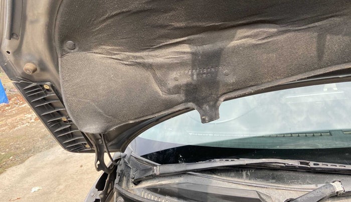2017 Maruti IGNIS ZETA 1.2 AMT, Petrol, Automatic, 39,181 km, Bonnet (hood) - Insulation cover has minor damage