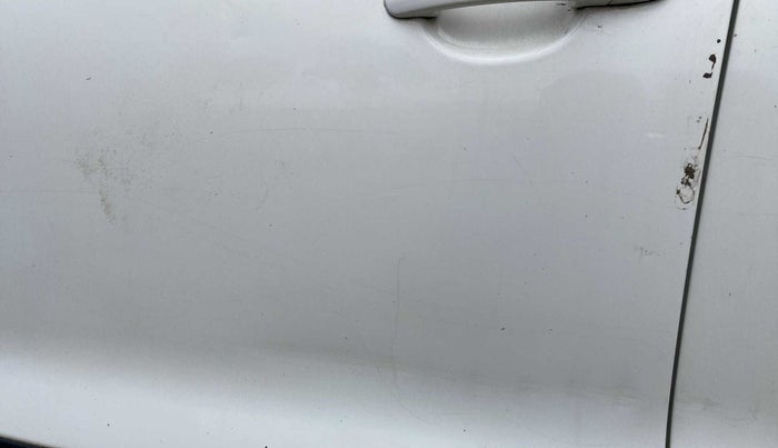 2016 Volkswagen Ameo HIGHLINE 1.2, Petrol, Manual, 83,810 km, Front passenger door - Slightly dented