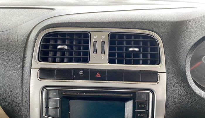 2016 Volkswagen Ameo HIGHLINE 1.2, Petrol, Manual, 83,810 km, AC Unit - Directional switch has minor damage