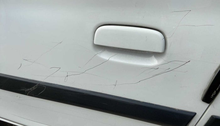 2021 Maruti Alto VXI, Petrol, Manual, 21,969 km, Front passenger door - Minor scratches