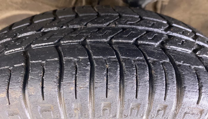 2019 Maruti Alto LXI CNG, CNG, Manual, 41,807 km, Left Front Tyre Tread