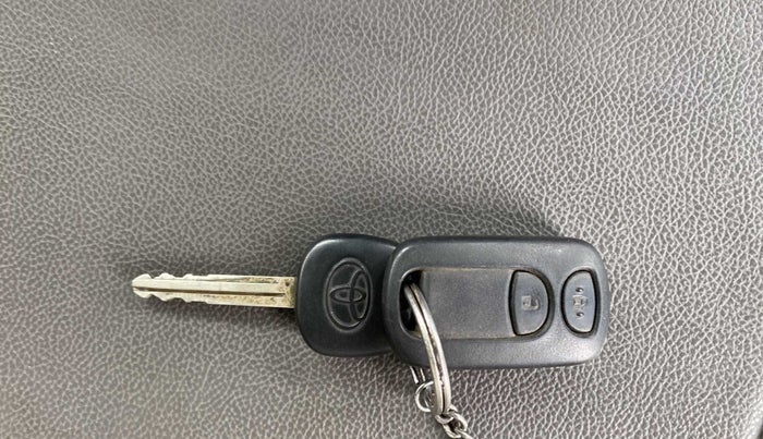 2013 Toyota Etios V, Petrol, Manual, 25,732 km, Lock system - Dork lock functional only from remote key