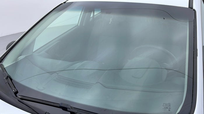 FORD FIESTA-Windshield Front Spots