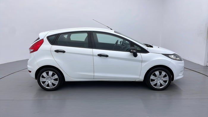 FORD FIESTA-Right Side View
