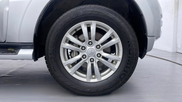 MITSUBISHI PAJERO-Right Front Tyre