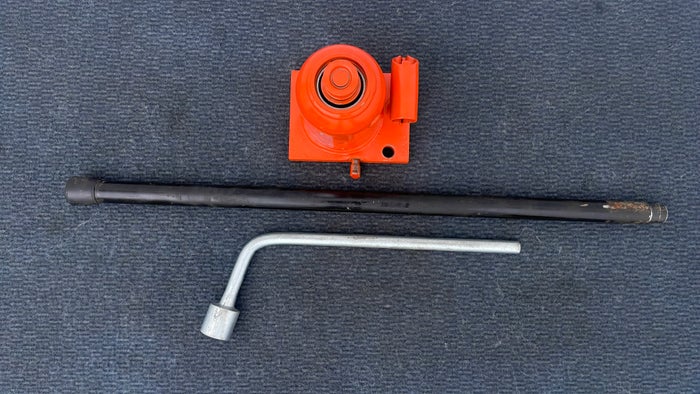 MITSUBISHI PAJERO-Tool Kit