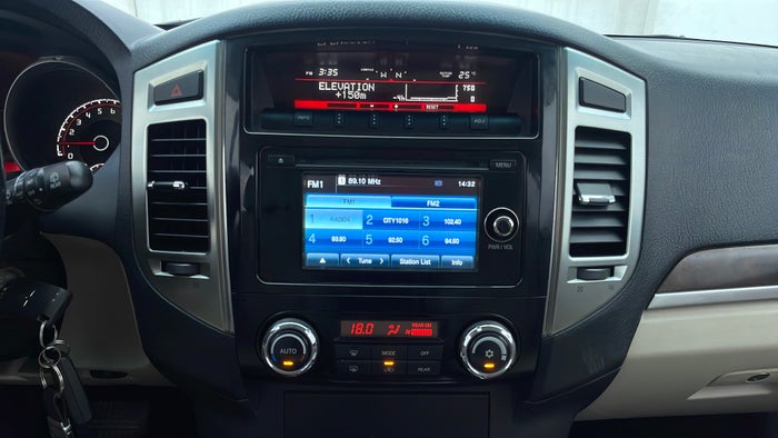 MITSUBISHI PAJERO-Center Console