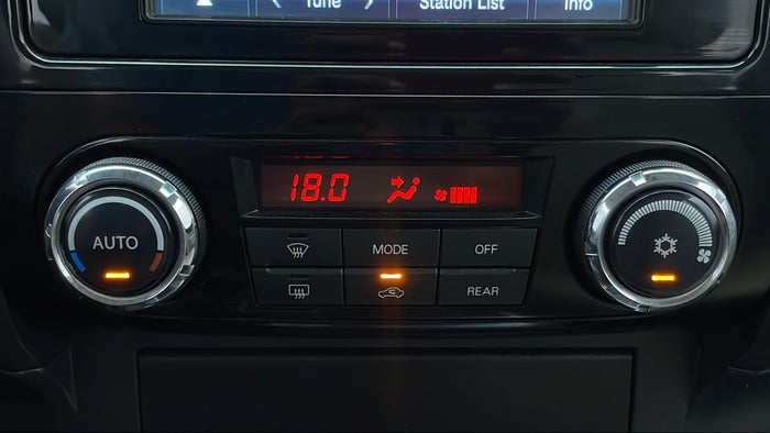 MITSUBISHI PAJERO-Automatic Climate Control