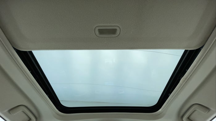MITSUBISHI PAJERO-Interior Sunroof/Moonroof