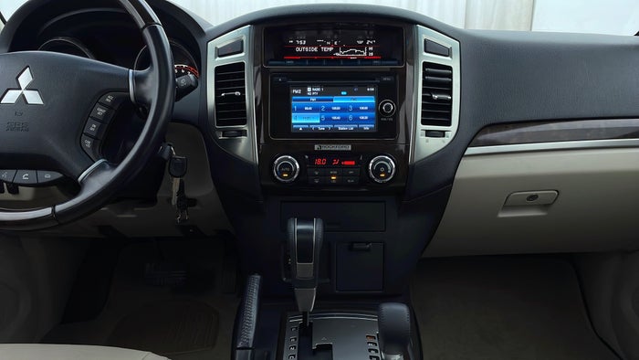MITSUBISHI PAJERO-Center Console