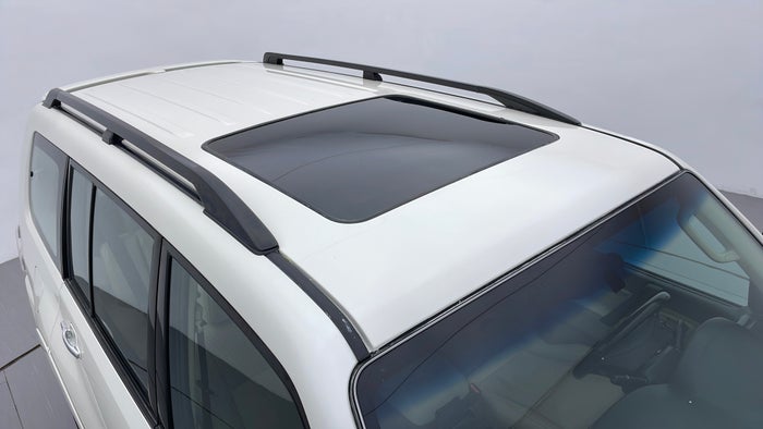 MITSUBISHI PAJERO-Roof/Sunroof View