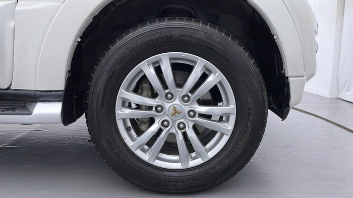 MITSUBISHI PAJERO-Right Front Tyre