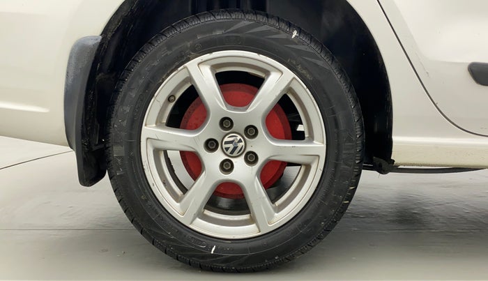 2013 Volkswagen Vento HIGHLINE PETROL AT, Petrol, Automatic, 70,819 km, Right Rear Wheel