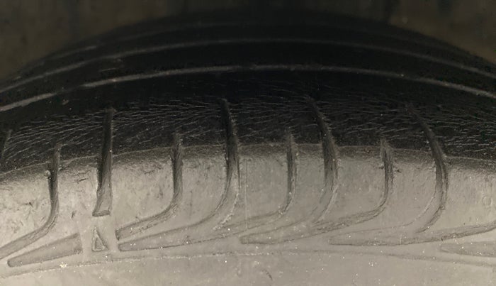 2016 Toyota Etios VX, Petrol, Manual, 47,990 km, Right Front Tyre Tread