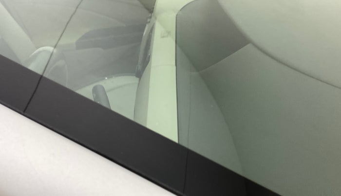 2016 Toyota Etios VX, Petrol, Manual, 47,990 km, Front windshield - Minor spot on windshield