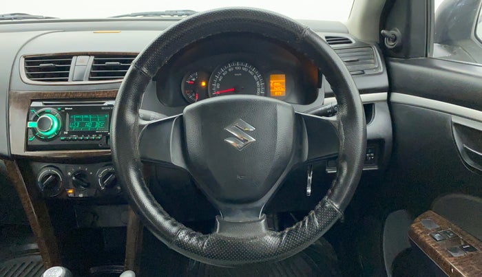 2015 Maruti Swift LXI (O), CNG, Manual, 74,392 km, Steering Wheel Close Up