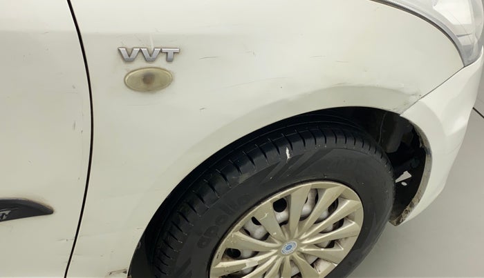 2015 Maruti Swift LXI (O), CNG, Manual, 74,392 km, Right fender - Slightly dented