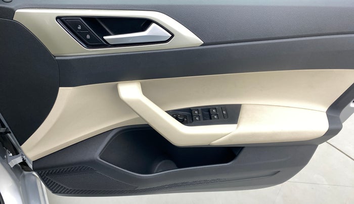2022 Volkswagen VIRTUS TOPLINE TSI 1.0 MT, Petrol, Manual, 9,232 km, Driver Side Door Panels Control