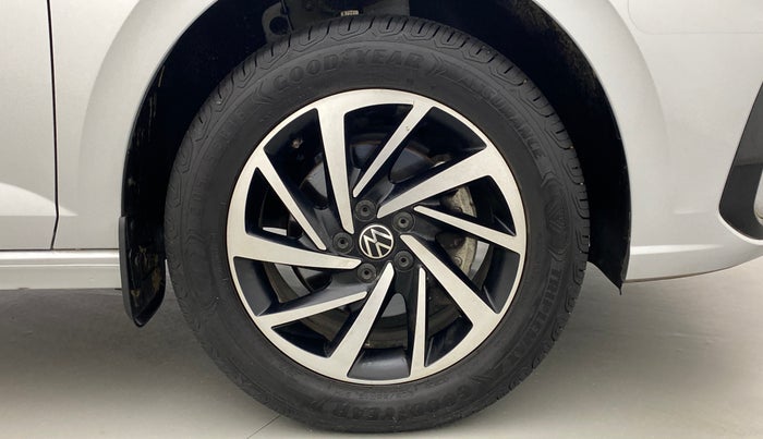 2022 Volkswagen VIRTUS TOPLINE TSI 1.0 MT, Petrol, Manual, 9,232 km, Right Front Wheel
