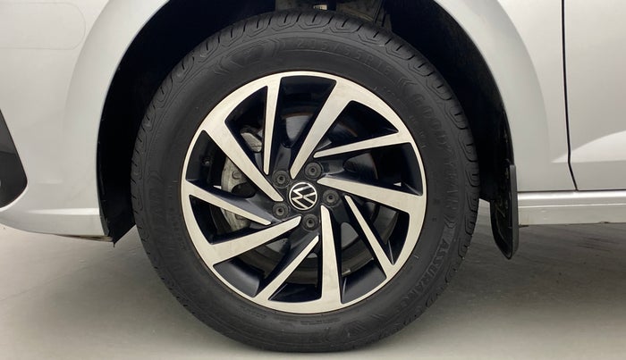 2022 Volkswagen VIRTUS TOPLINE TSI 1.0 MT, Petrol, Manual, 9,232 km, Left Front Wheel