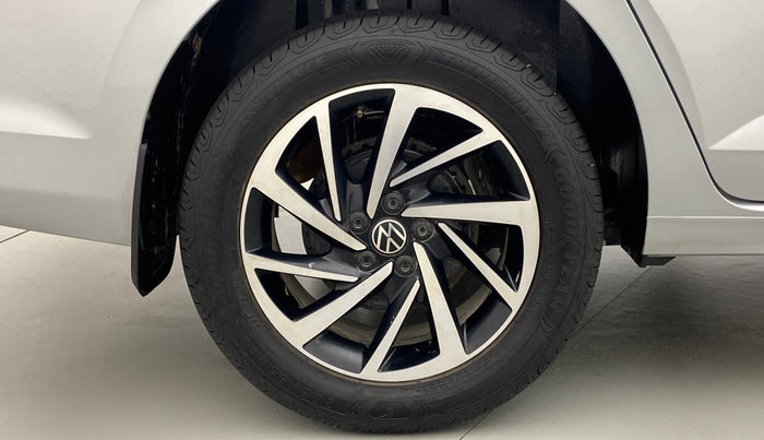 2022 Volkswagen VIRTUS TOPLINE TSI 1.0 MT, Petrol, Manual, 9,232 km, Right Rear Wheel