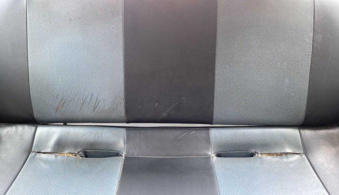 2017 Maruti Omni 5 STR, Petrol, Manual, 8,859 km, Second-row right seat - Cover slightly torn