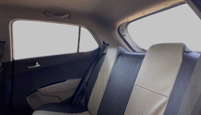 2015 Hyundai Grand i10 SPORTZ 1.2 KAPPA VTVT, Petrol, Manual, 30,152 km, Right Side Rear Door Cabin