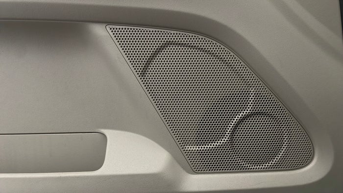 MITSUBISHI PAJERO-Speakers