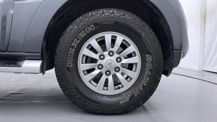 MITSUBISHI PAJERO-Right Front Tyre